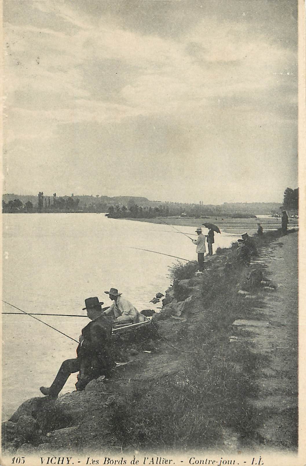 CPA Vichy les Bords de l'Allier Contre Jour