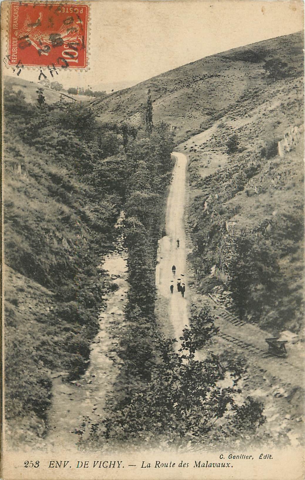 CPA Env de Vichy La Route des Malavaux