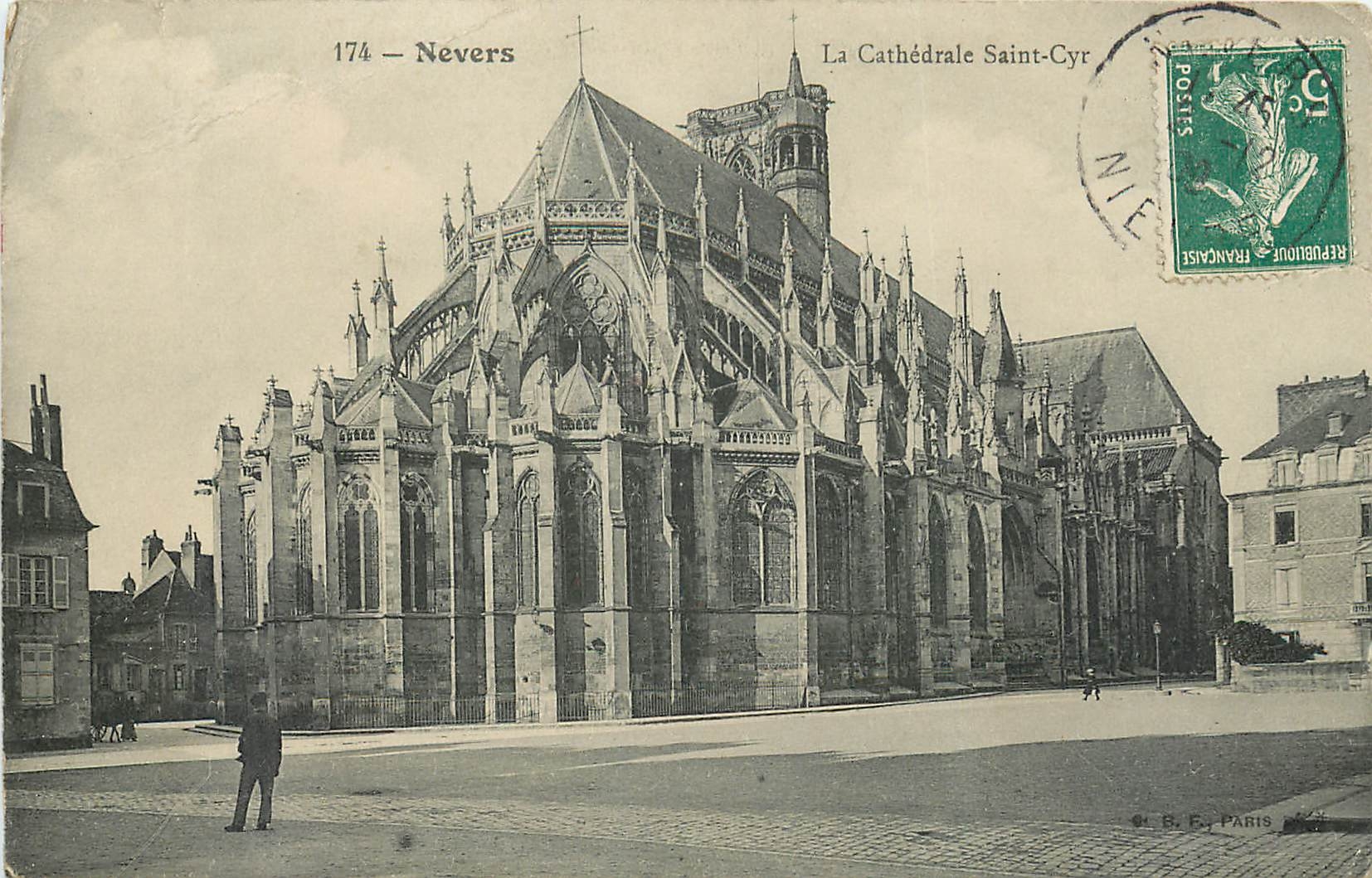 CPA Nevers La Cathedrale Saint Cyr
