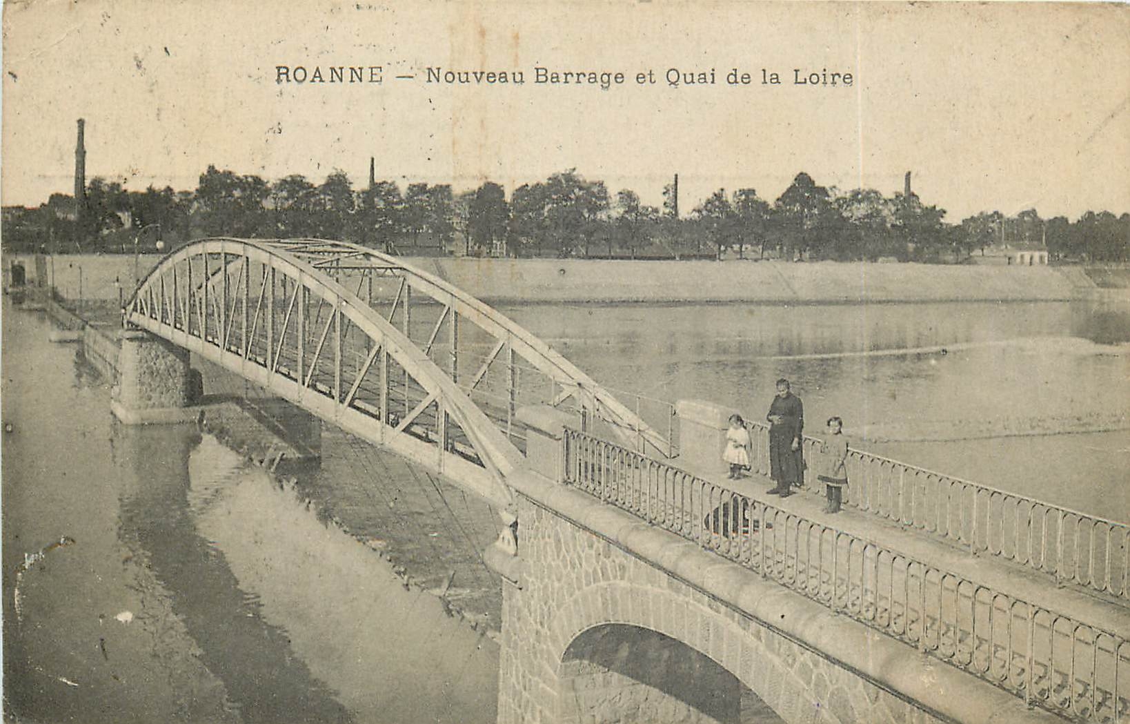 CPA Roanne Nouveau Barrage et Quai de la Loire