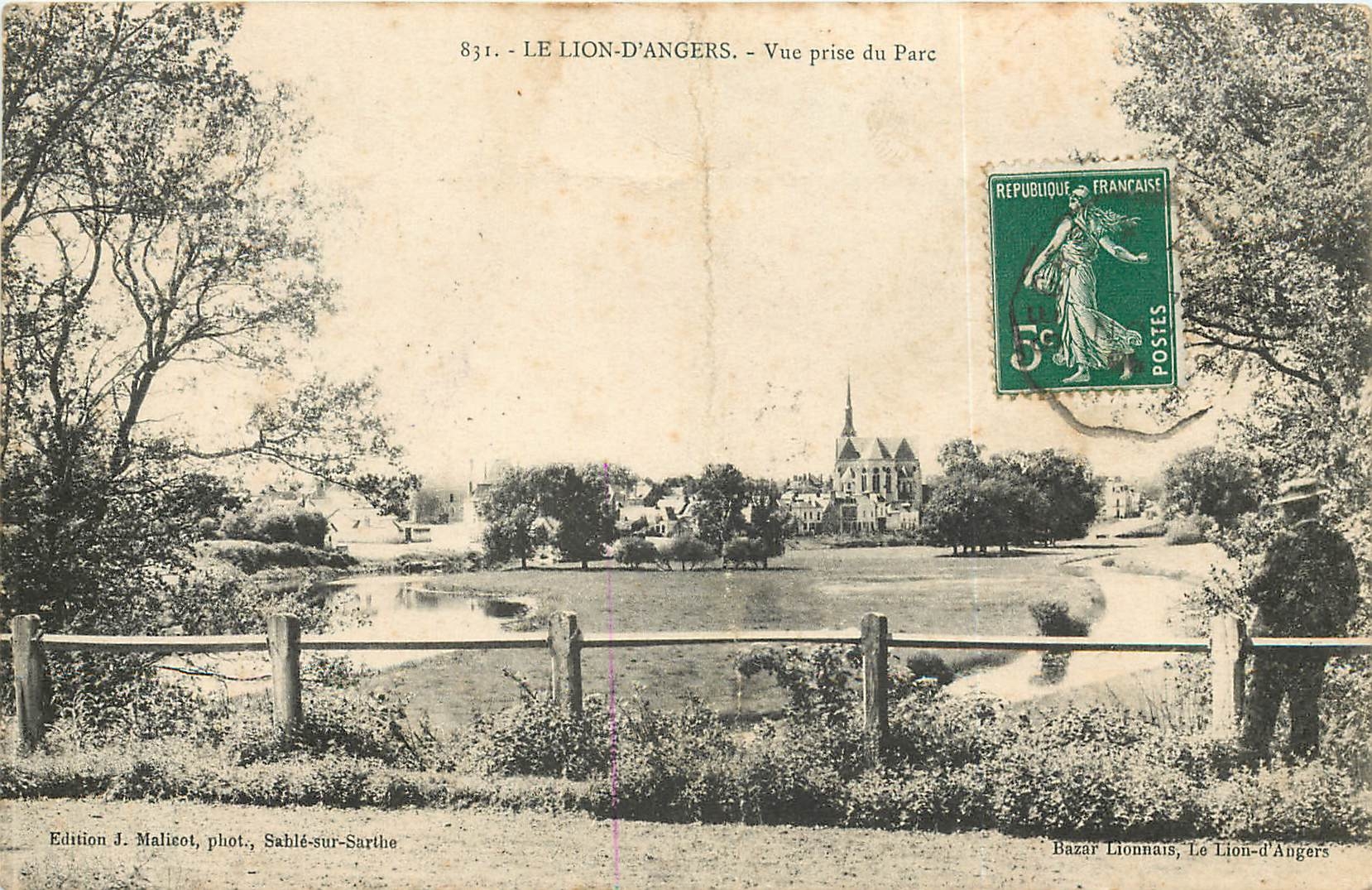 CPA Le Lion d'Angers Vue prise du Parc