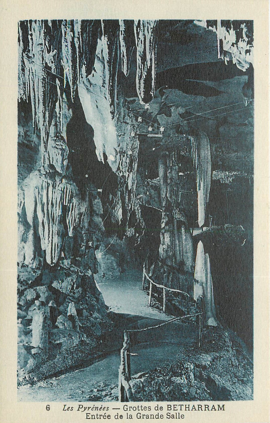 CPA Pyrenees Grottes de Betharram Entree de la Grande Salle