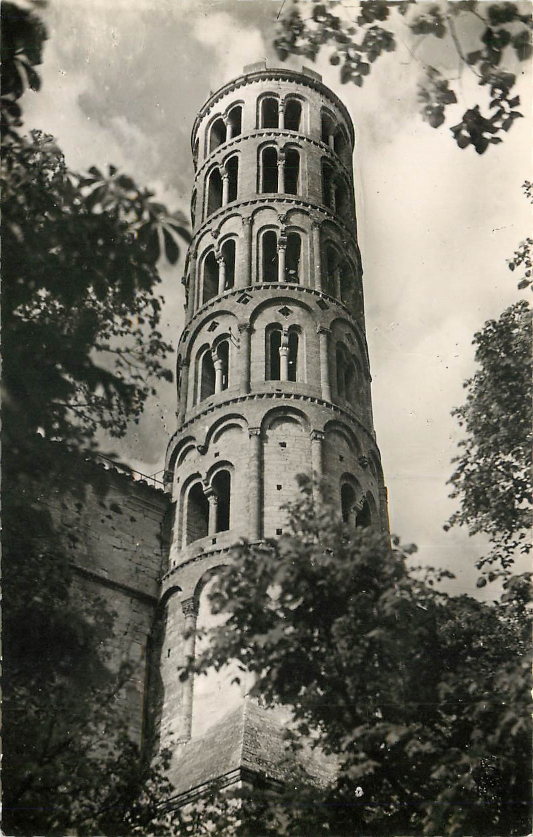 CPA Uzes (Gard) La tour fenestrelle (XIIe s)