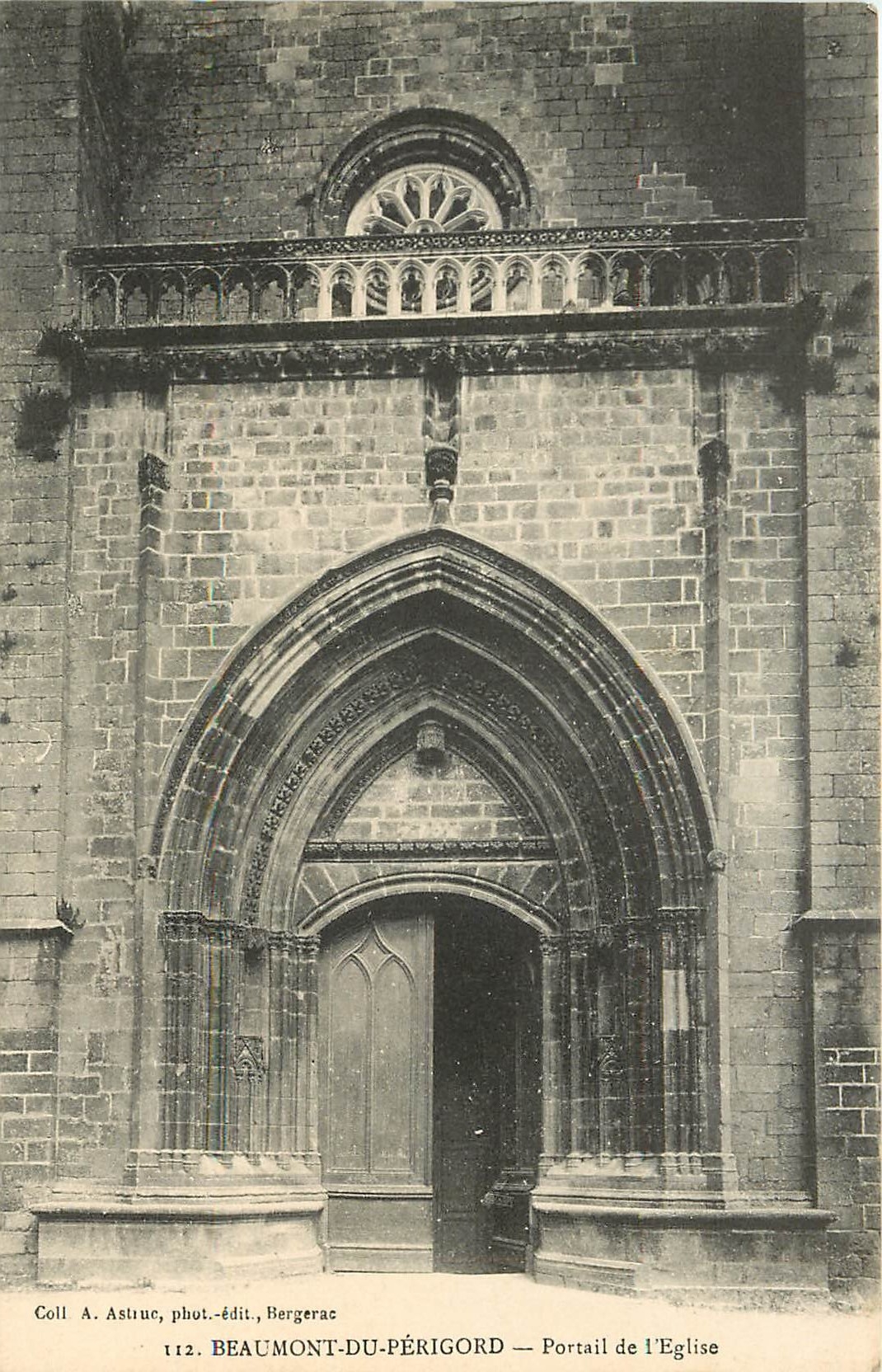 CPA Beaumont du Perigord Portail de l'Egilse