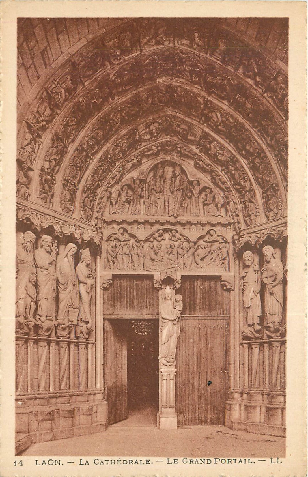 CPA Laon La Cathedrale le Grand Portail