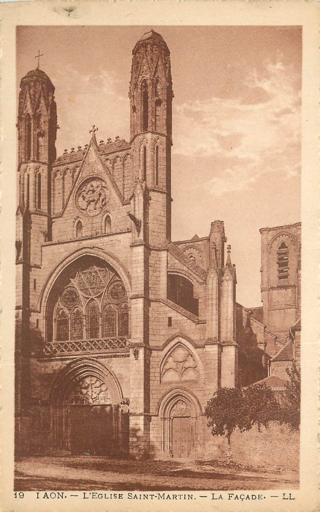 CPA Laon L'Eglise Saint Martin la Facade