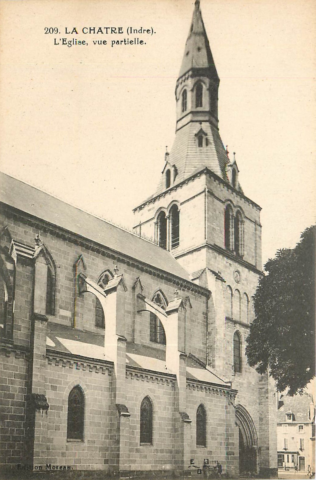 CPA La Chartre (Indre) L'Eglise vue partielle