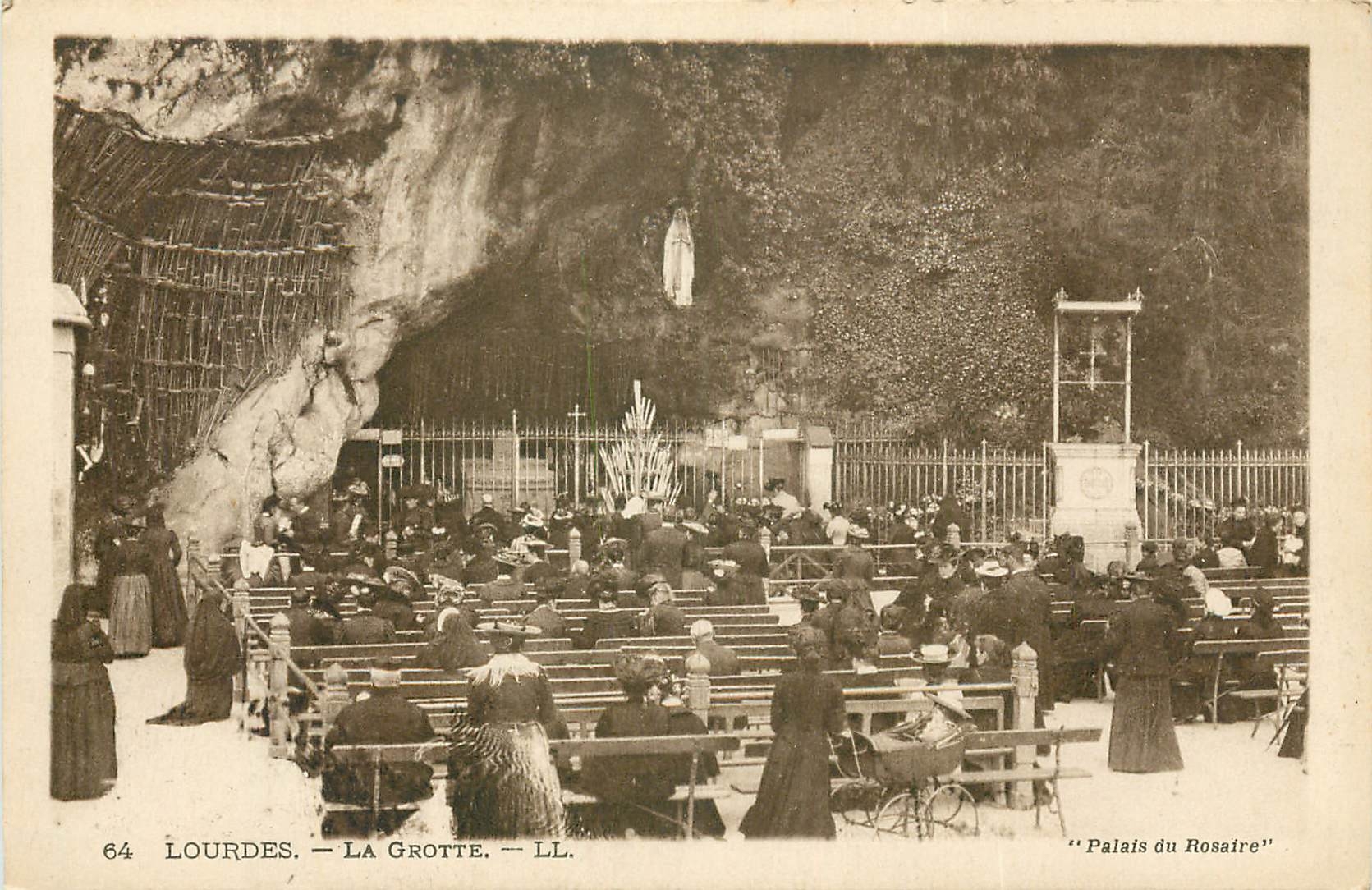 CPA Lourdes La Grotte Palais Rosaire