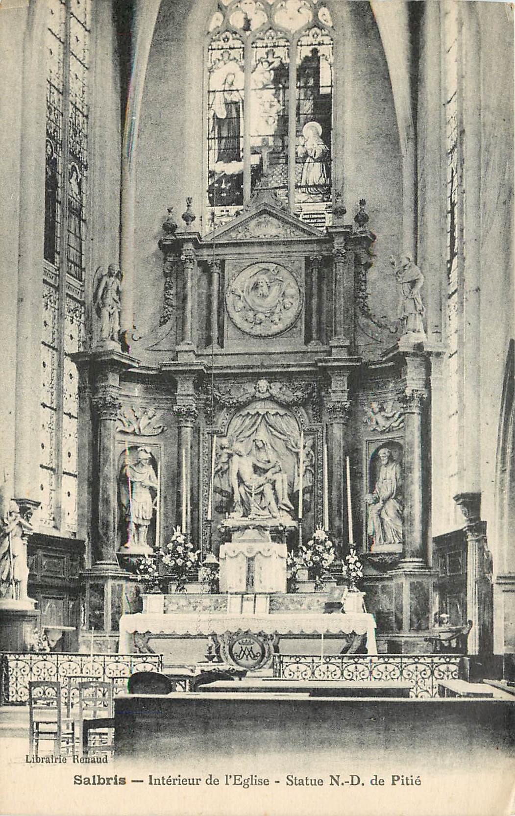 CPA Salbris Interieur de l'Eglise Statue N D de Pitie