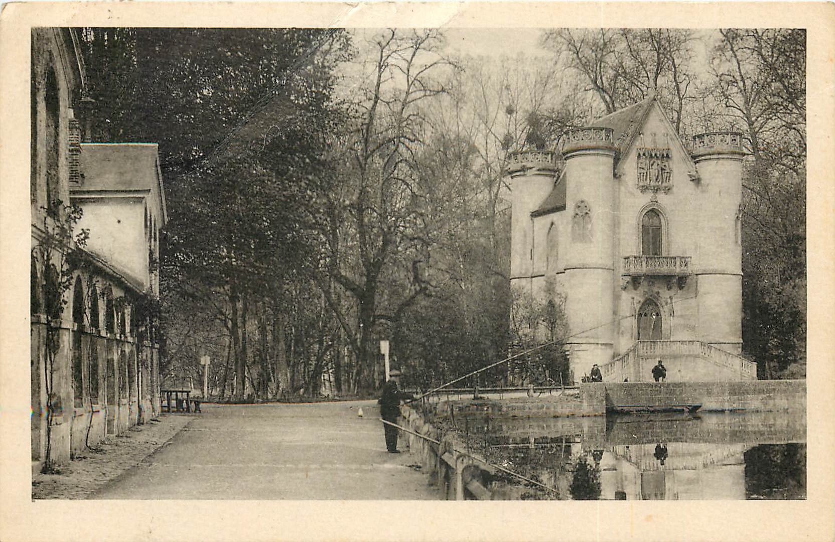 CPA Foret de Chantilly (Oise) Chateau de la Reine Blanche
