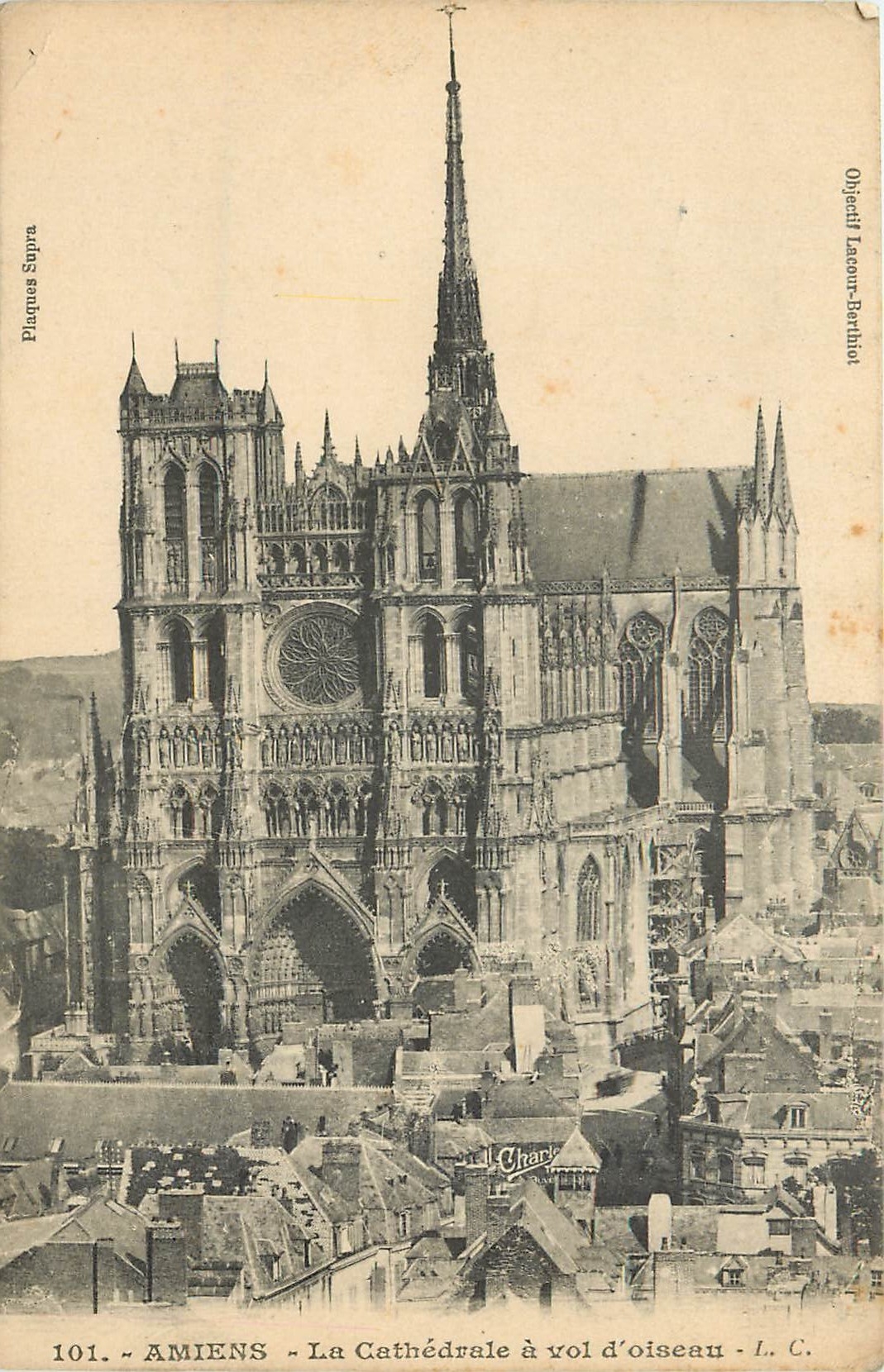 CPA Amiens La Cathedrale a Vol d'Oiseau