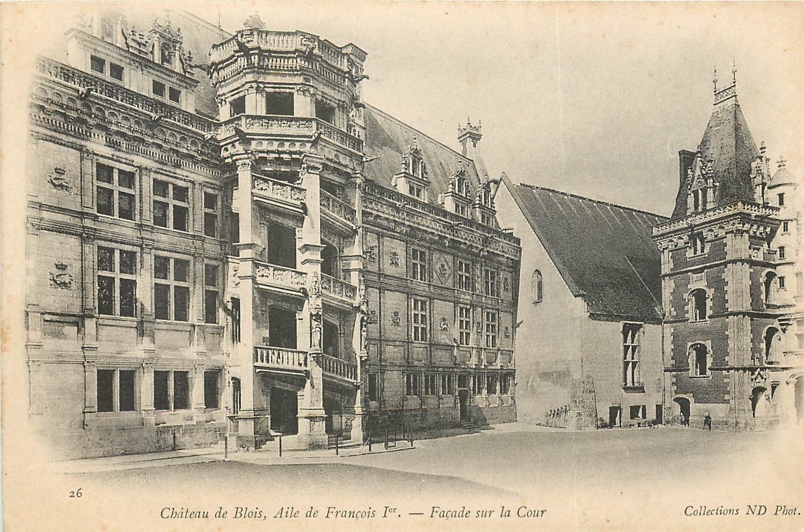 CPA Chateau de Blois aile de Francois Ier Facade sur la Cour