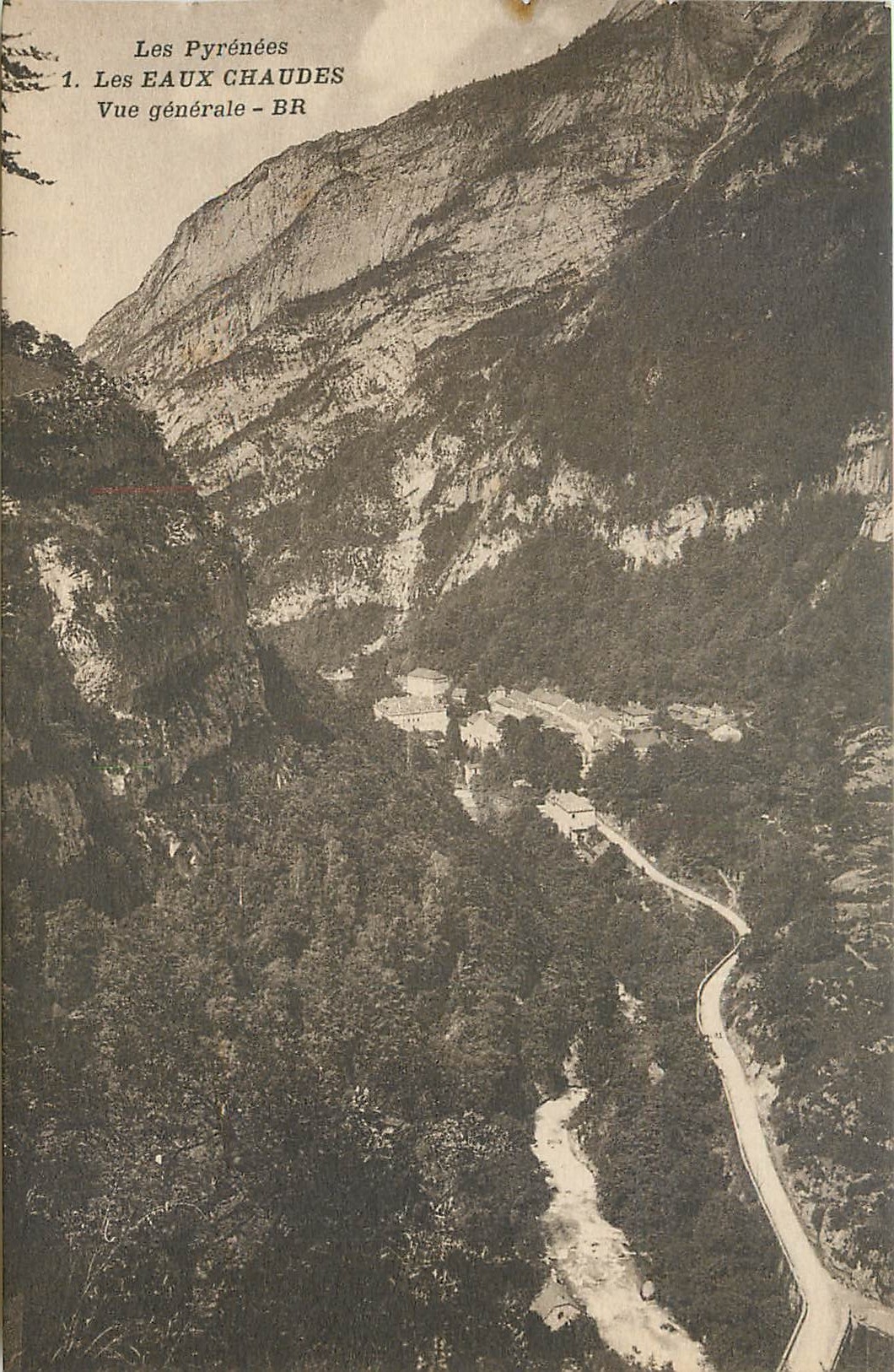 CPA Les Pyrenees les Eaux Chaudes Vue generale