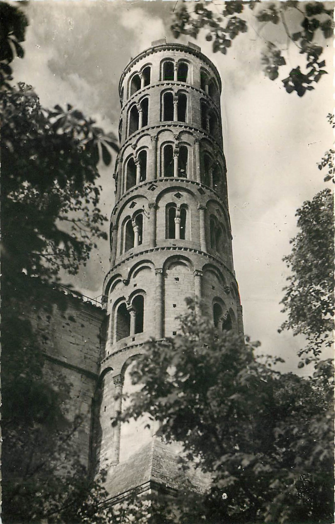 CPA Uzes (Gard) La Tour Fenestrelle (XIIIes)