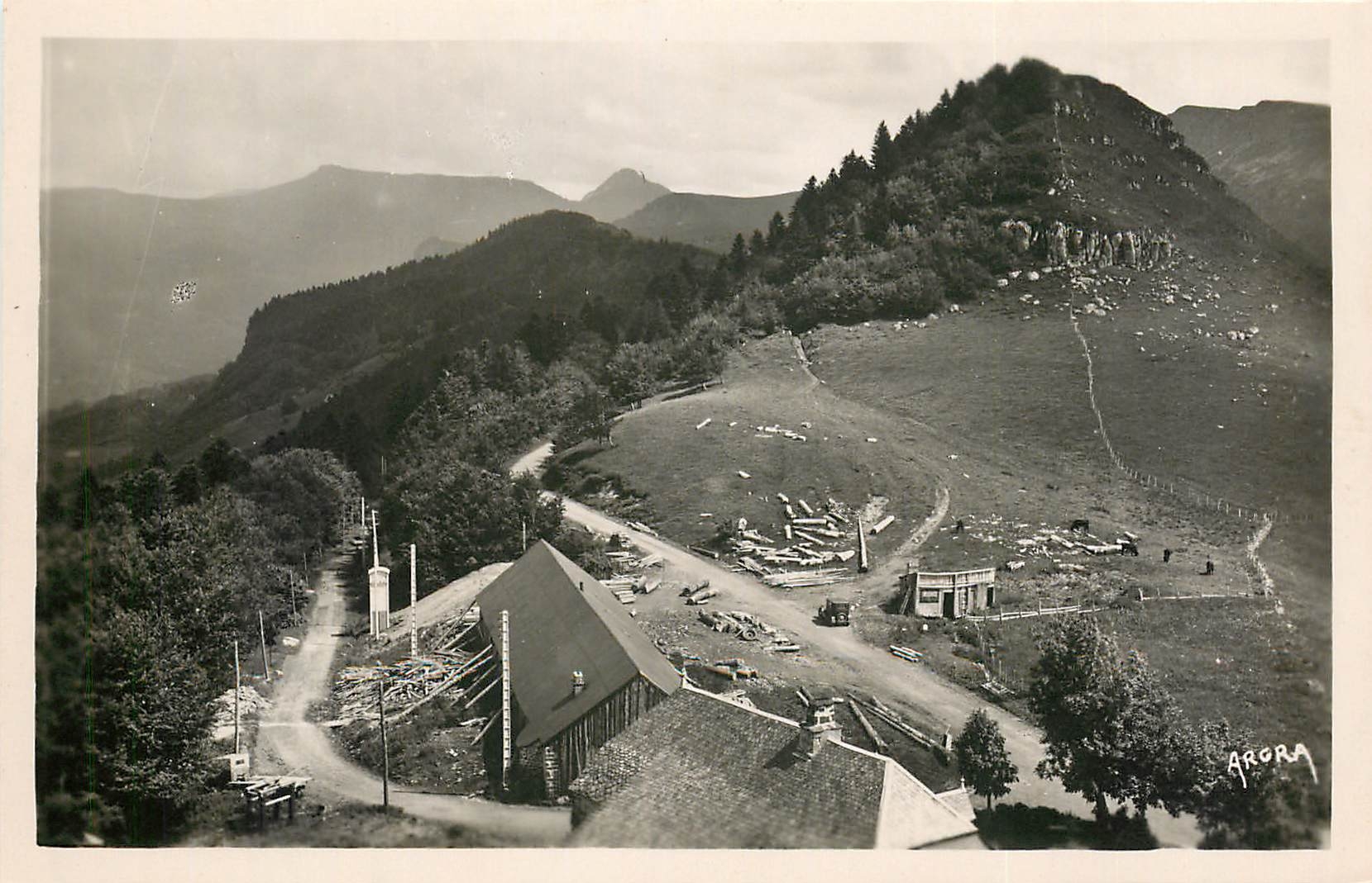 CPA Route de Puy Mary (Cantal) Le Col de Neronne (1 242 m)