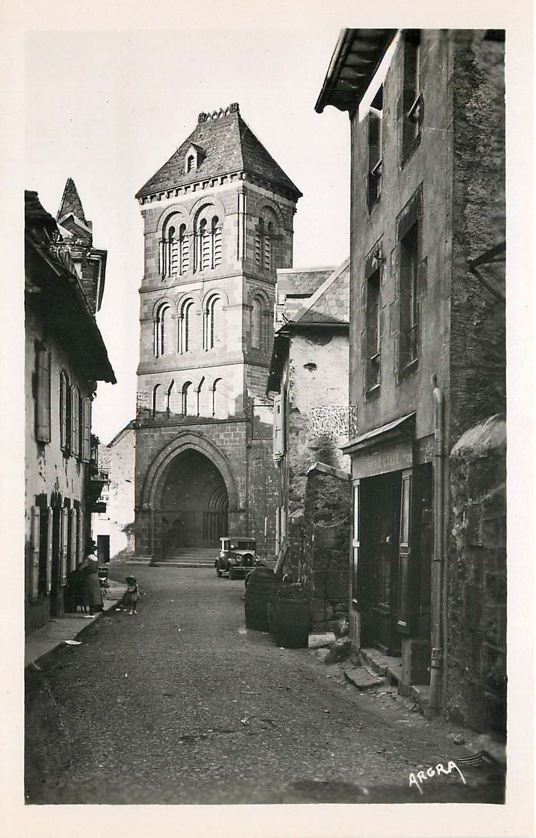 CPA Salers (Cantal) L'Eglise (12e s)