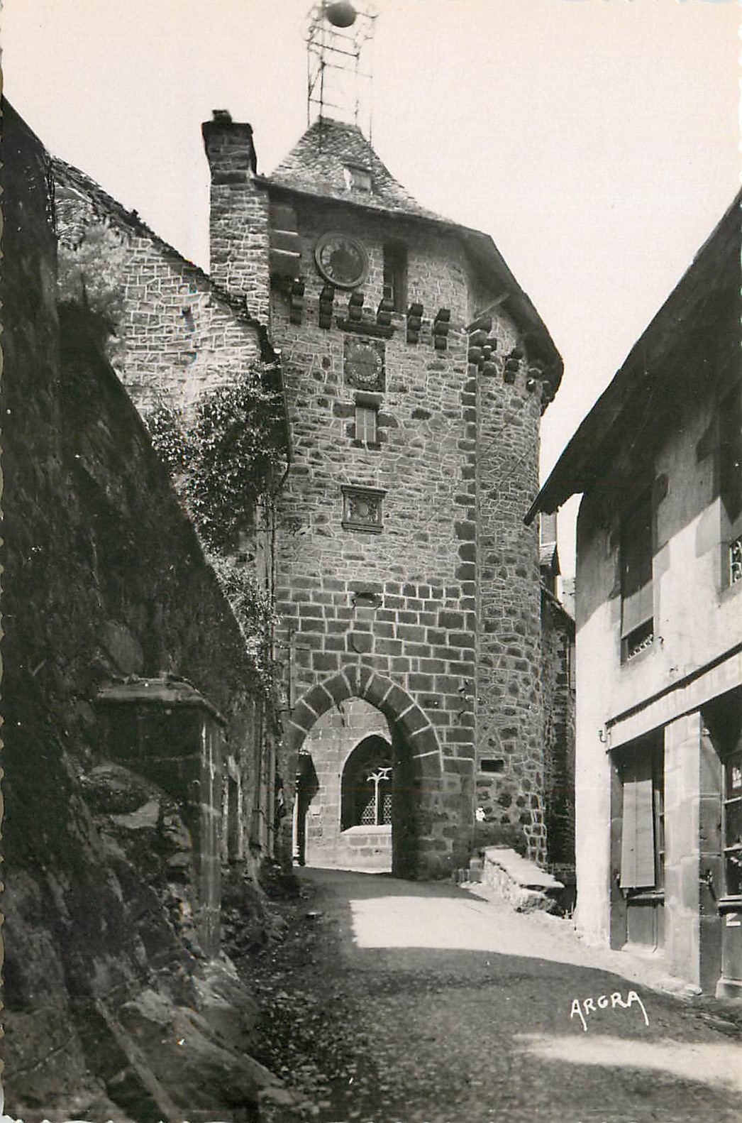 CPA Salers (Cantal) La Tour de Beffroi