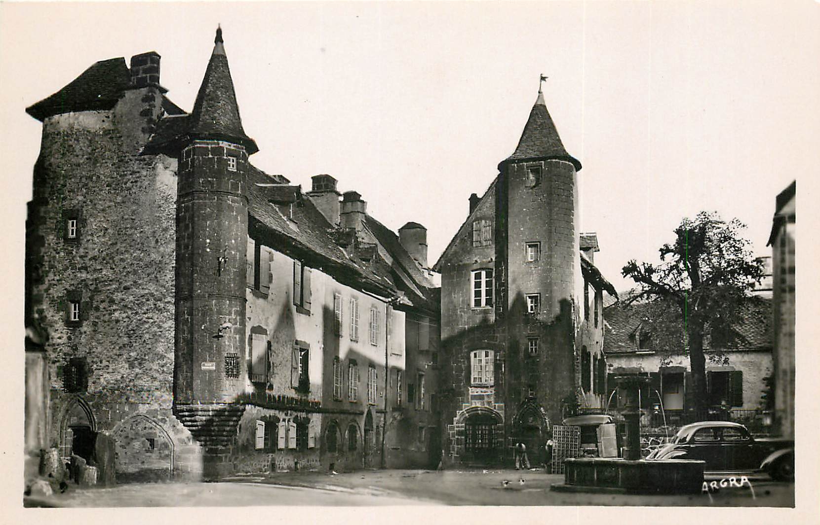 CPA Salers (Cantal) La Grande Place