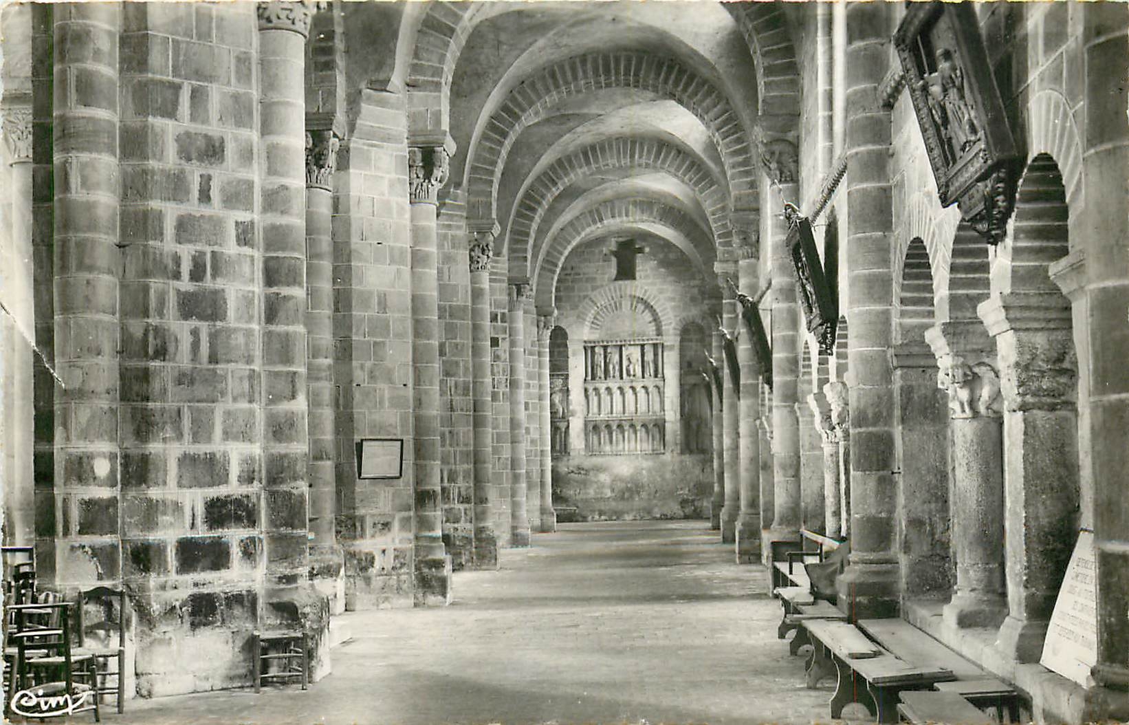 CPA Eglise de Souvigny (Allier) Grand Collateral Nord (XIIe s)