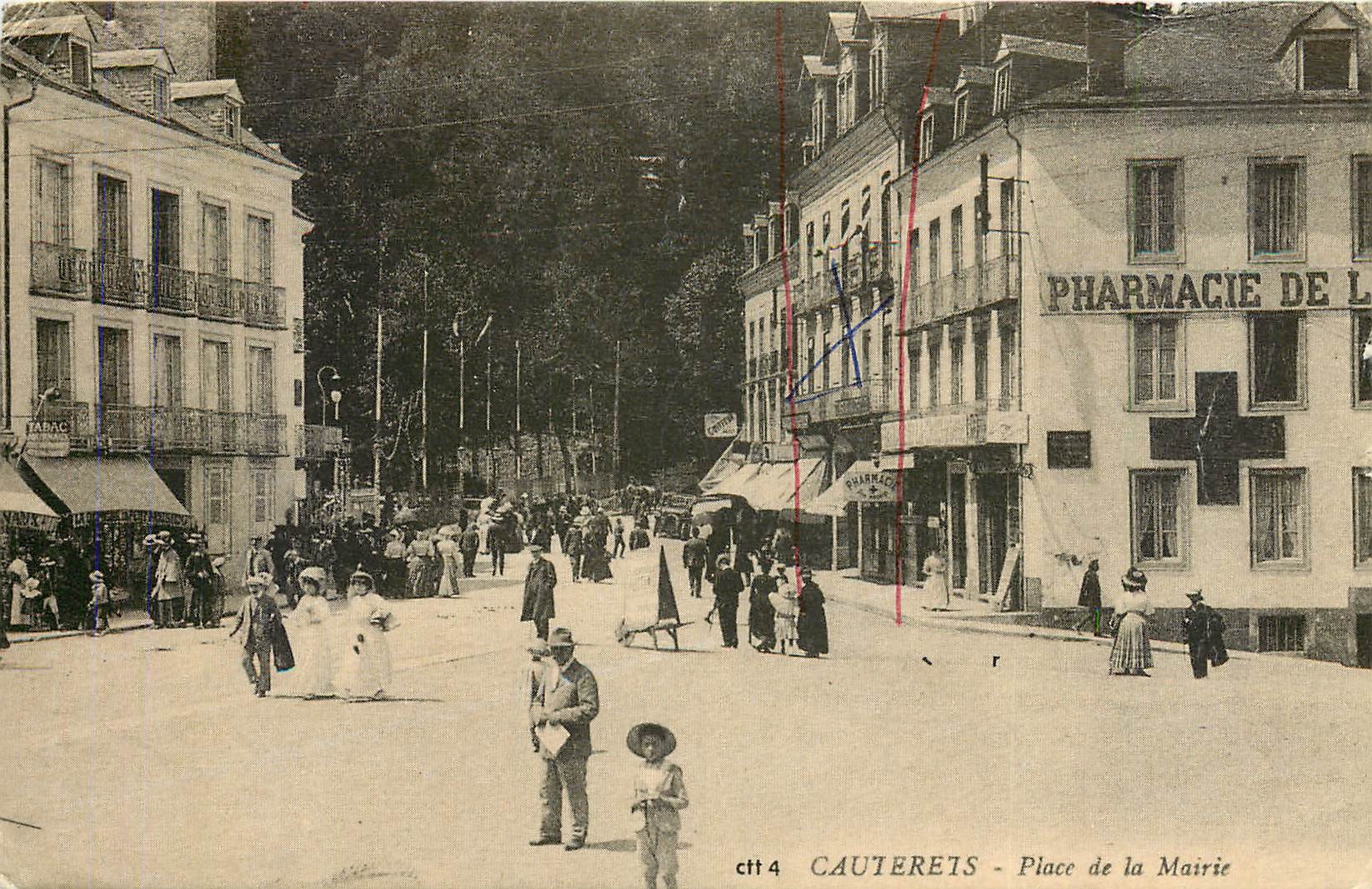 CPA Cauterets Place de la Mairie