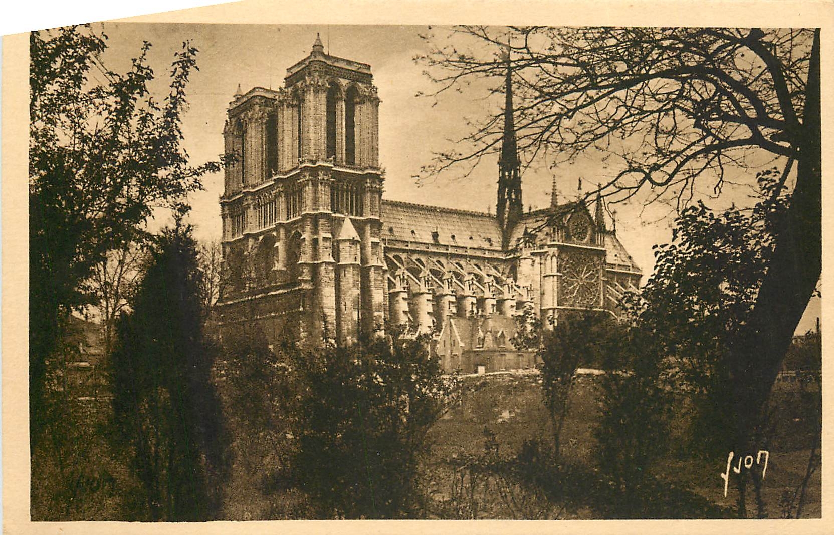 CPA Paris N D vue du Square Rene Viviani