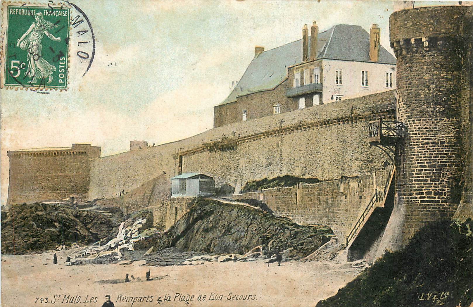 CPA St Malo les remparts et la Plage de Bon Sacours