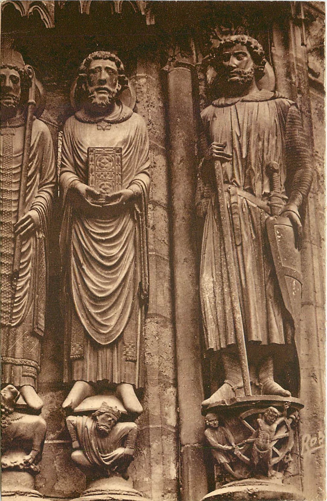 CPA Chartres La Cathedrale Portail Sud (XIIIe s) Statues de Saint Georges et Saint Piat