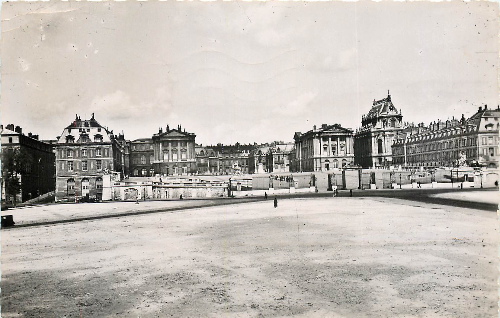 CPA Versailles Le chateau et la Plage d'Armes