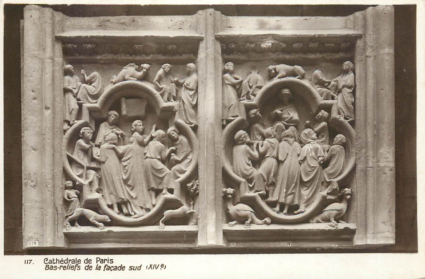 CPA Paris Cathedrale bas relief de la Facade Sud (XIVe)