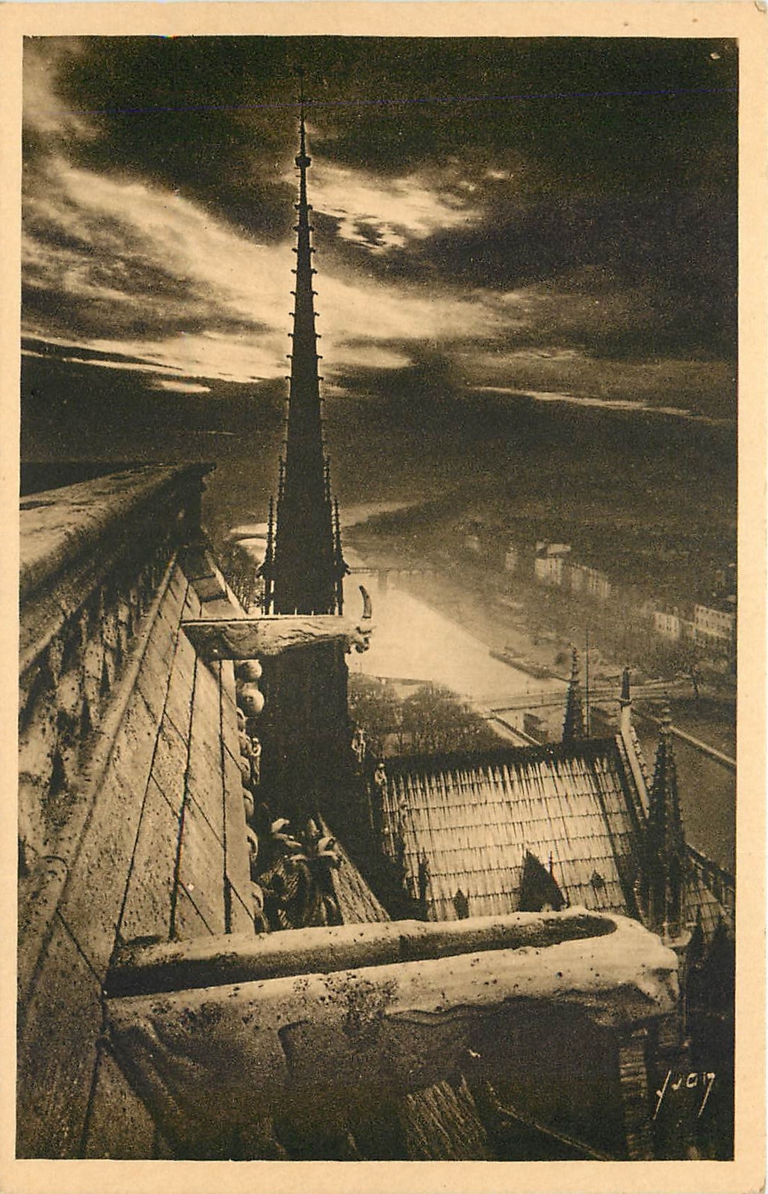 CPA Paris N D de Paris le Transept (Cote Est)