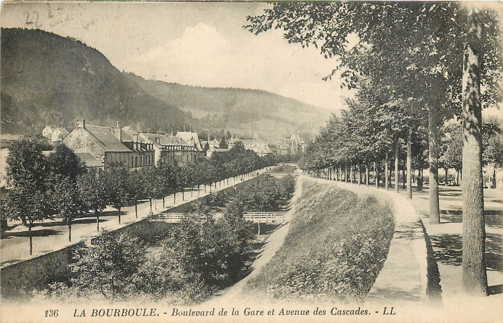 CPA La Bourboule Boulevard de la Gare et Avenue des Cascades