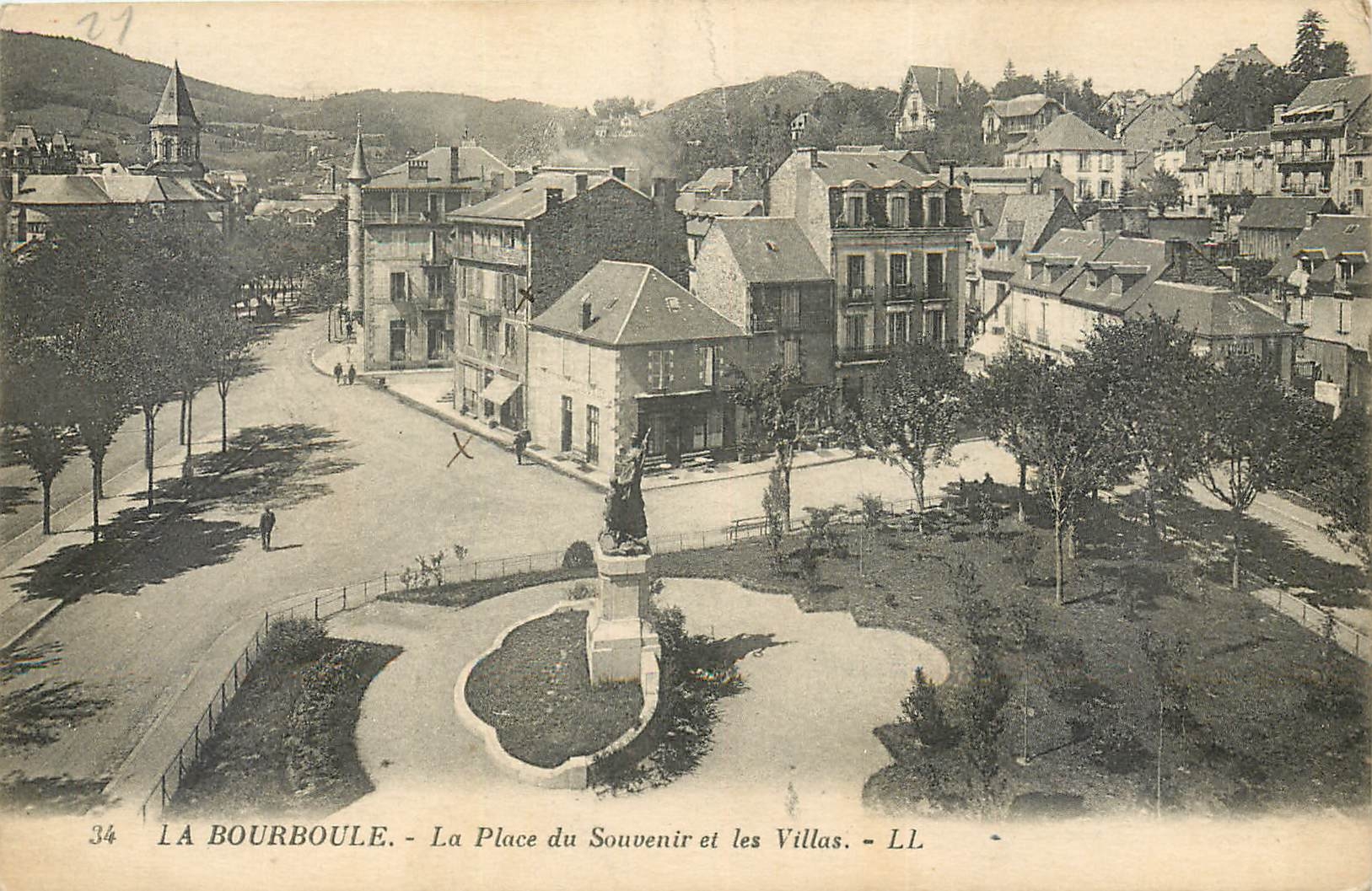 CPA La Bourboule La Place du Souvenir et les Villas