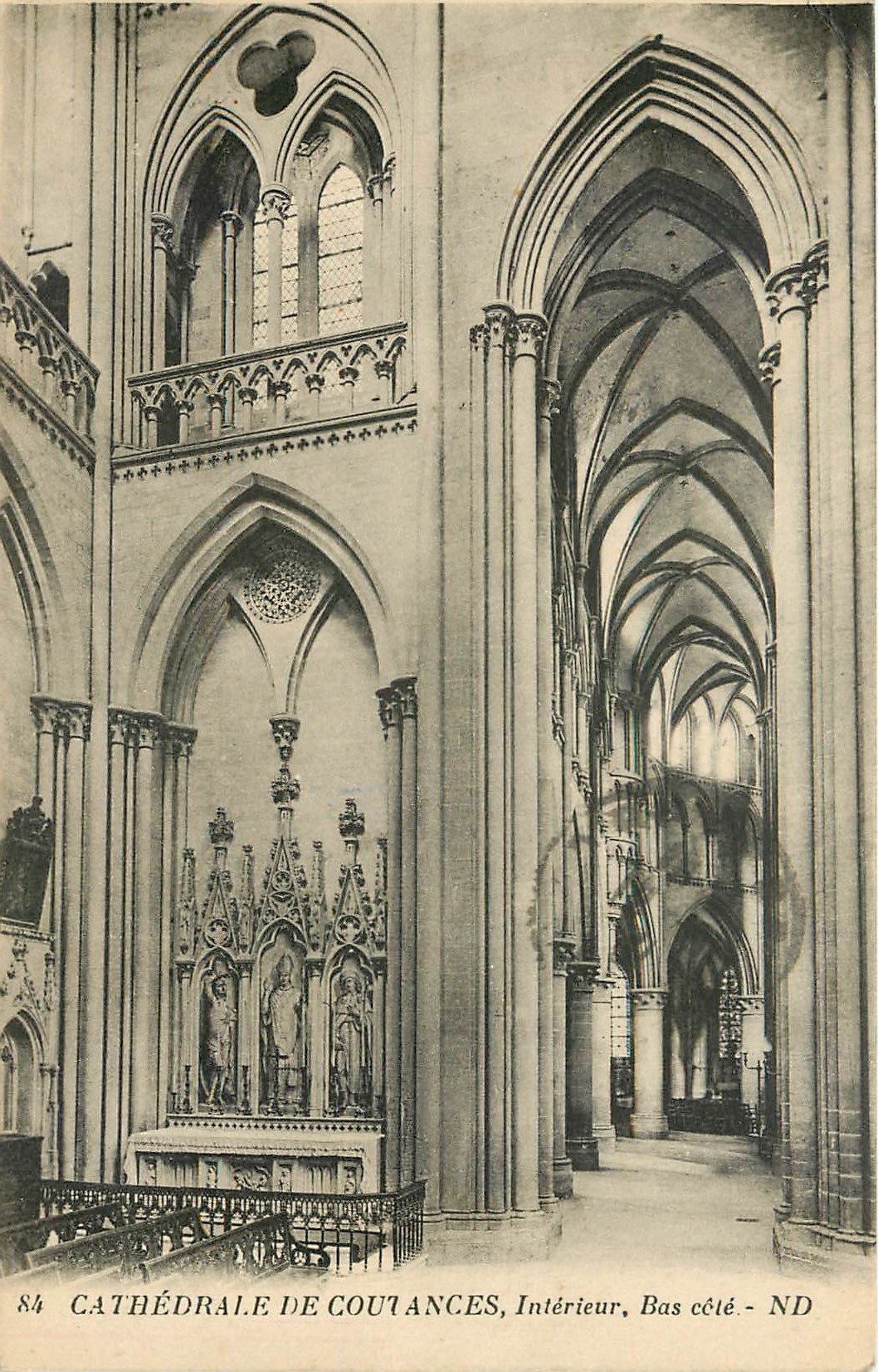 CPA Cathedrale de Coutances Interieur Bas Cote