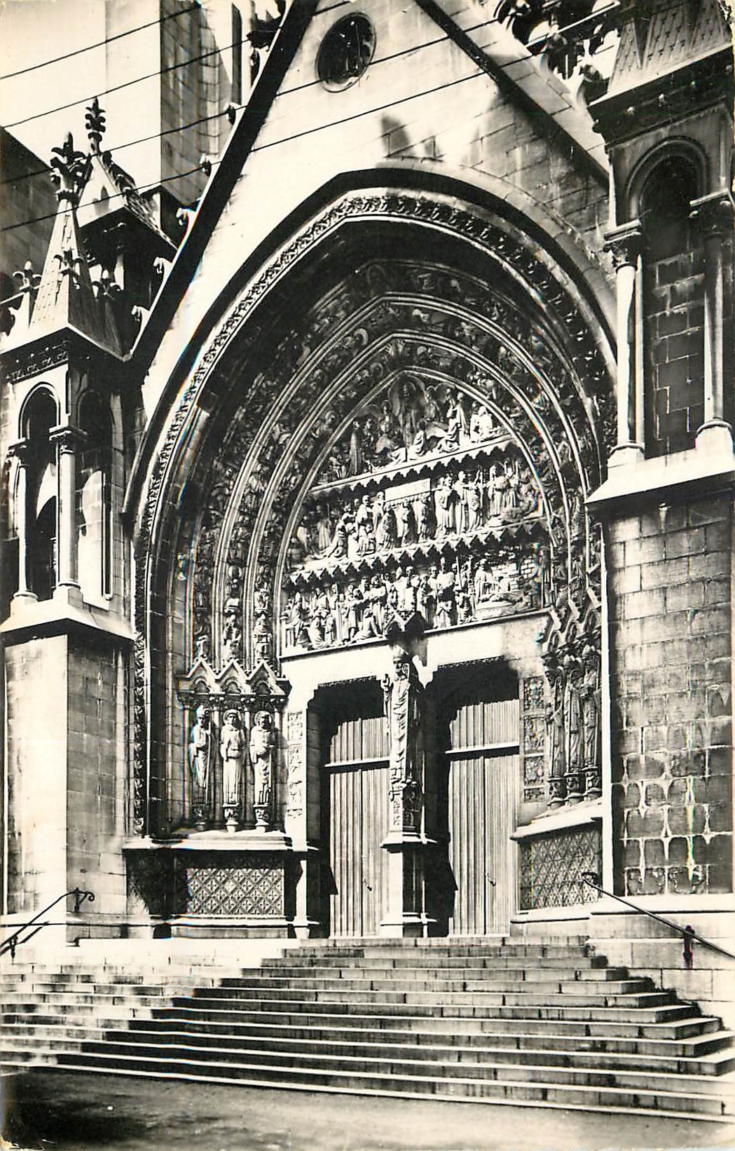 CPA Lille Cathedrale de N D de la Treille Portail Saint Hubert