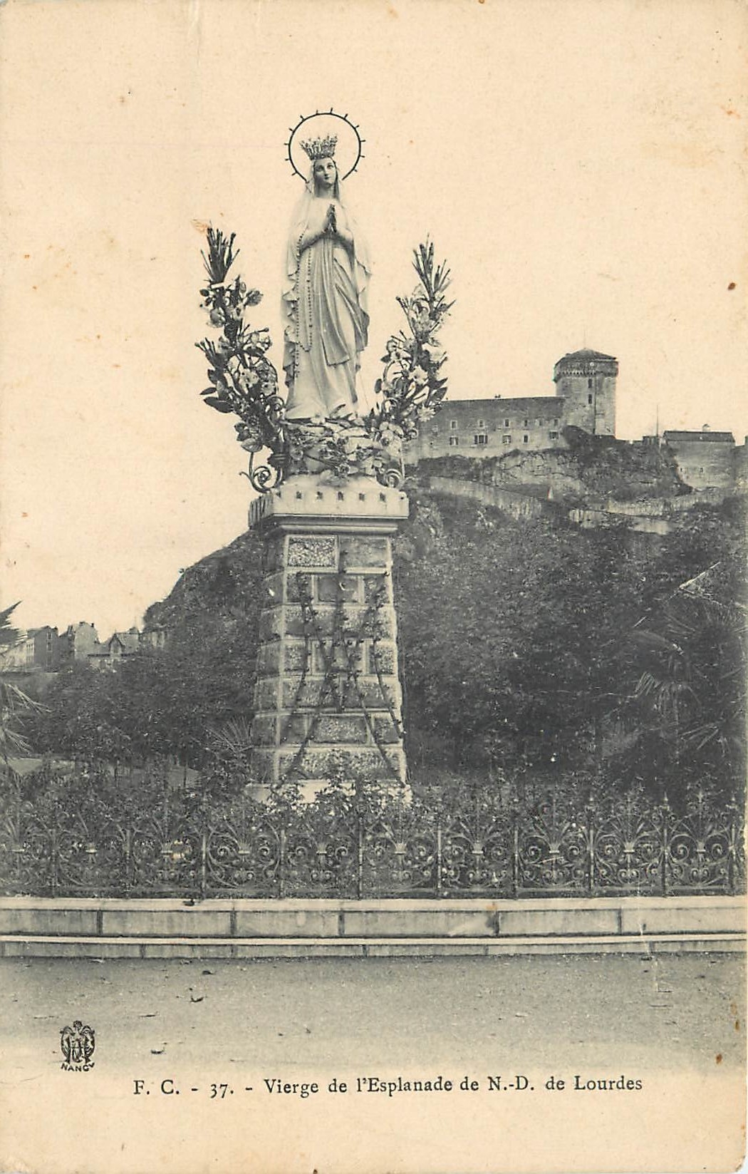 CPA Vierge de l'Esplanade de N D de Lourdes