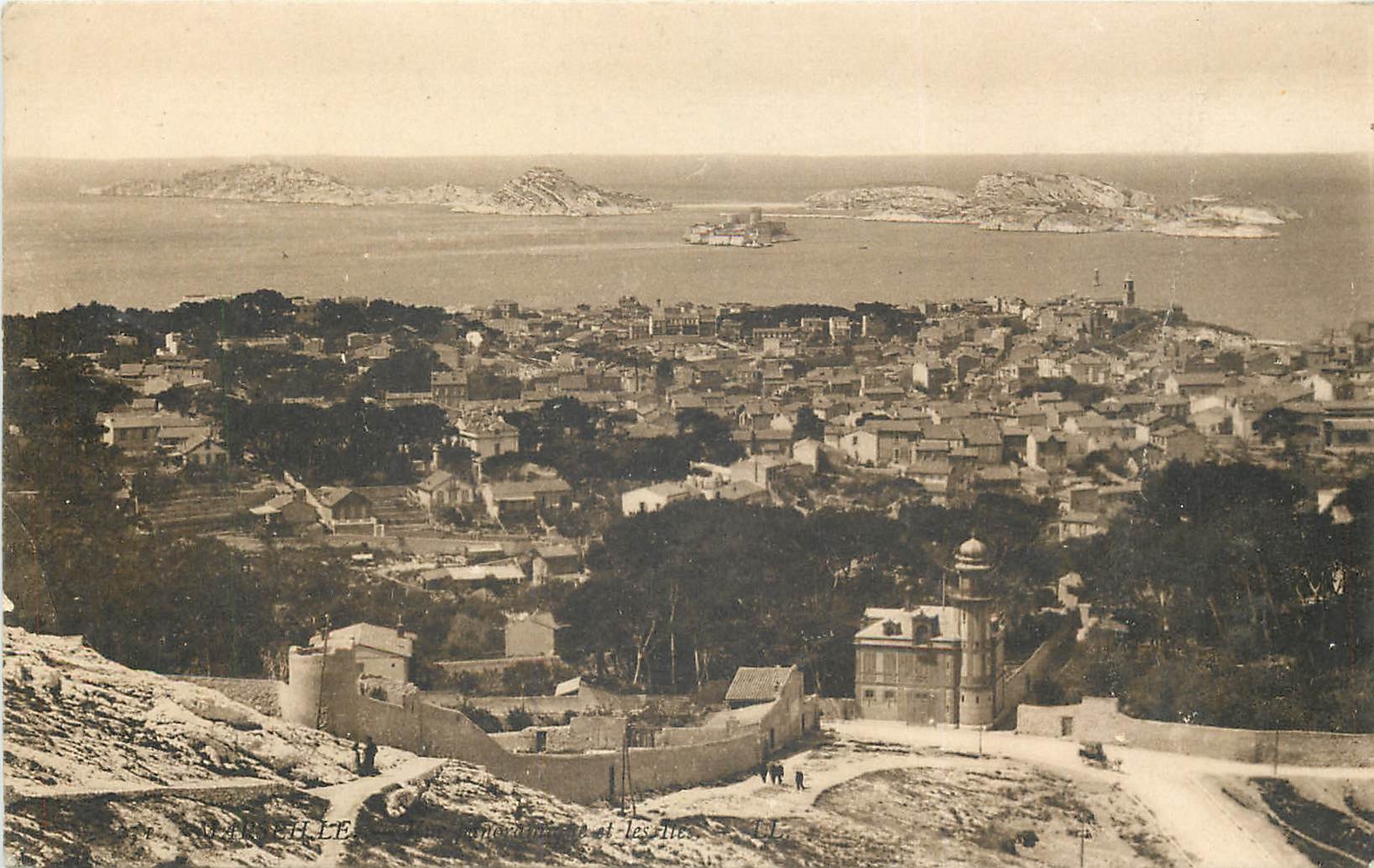 CPA Marseille Vue panoramique Les Iles
