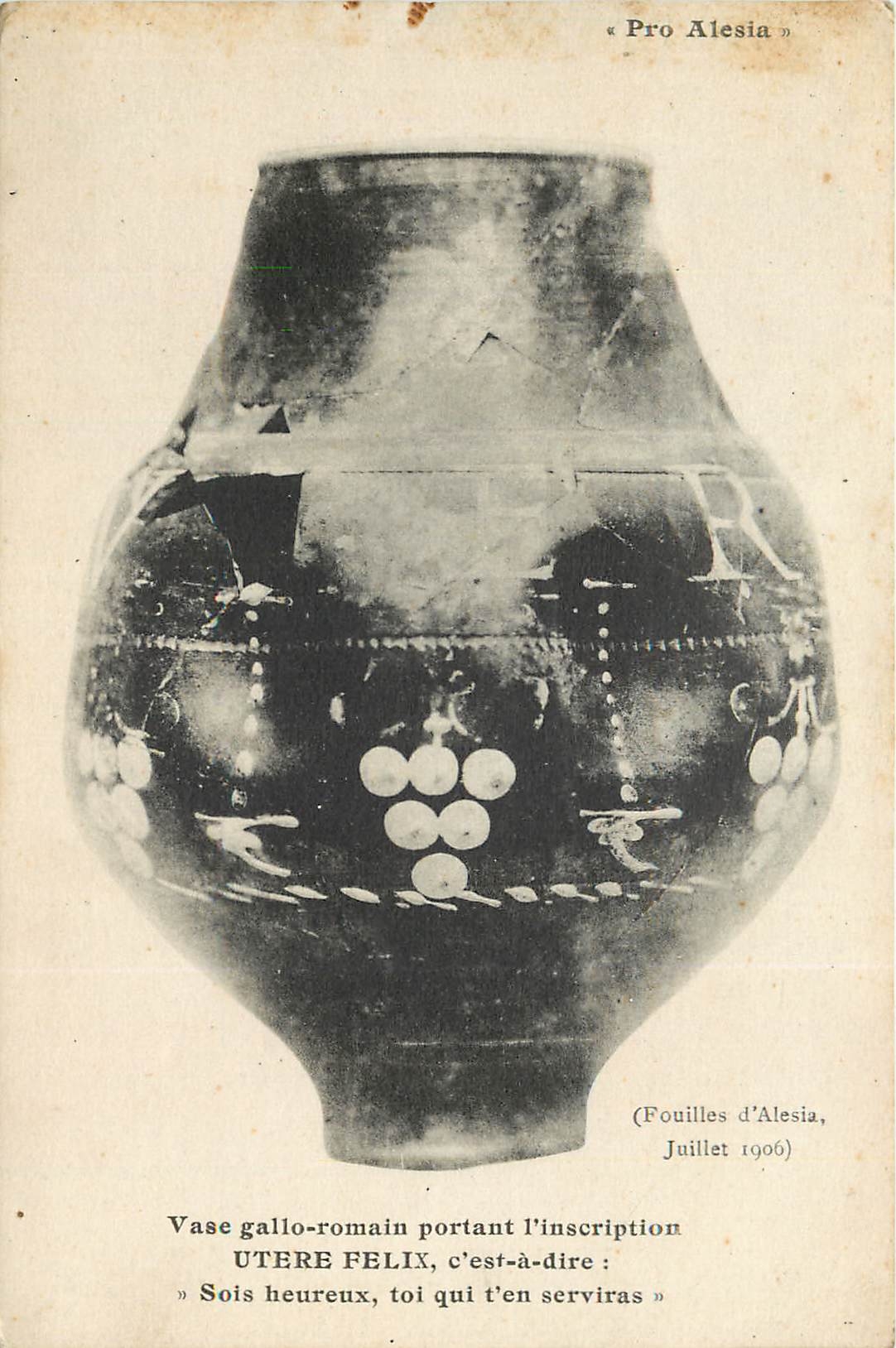 CPA Vase gallo romain portant l'inscription Utere Felix