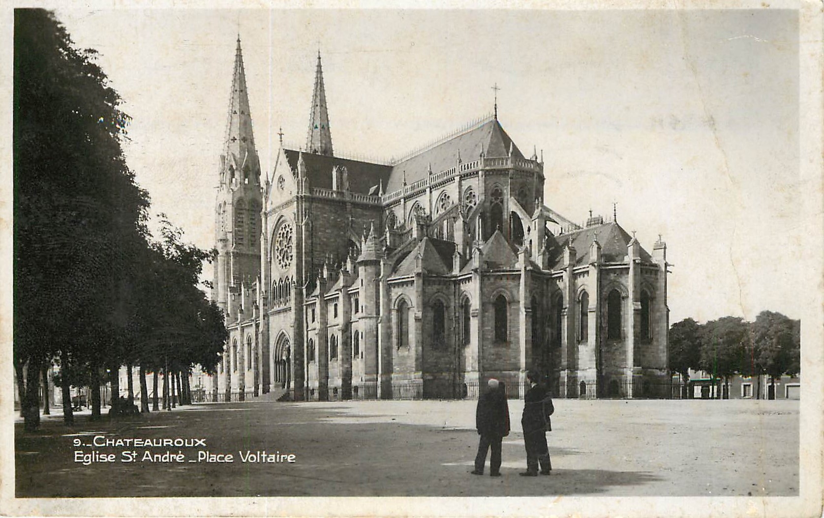 CPA Chateauroux Eglise St Andre Place Voltaire