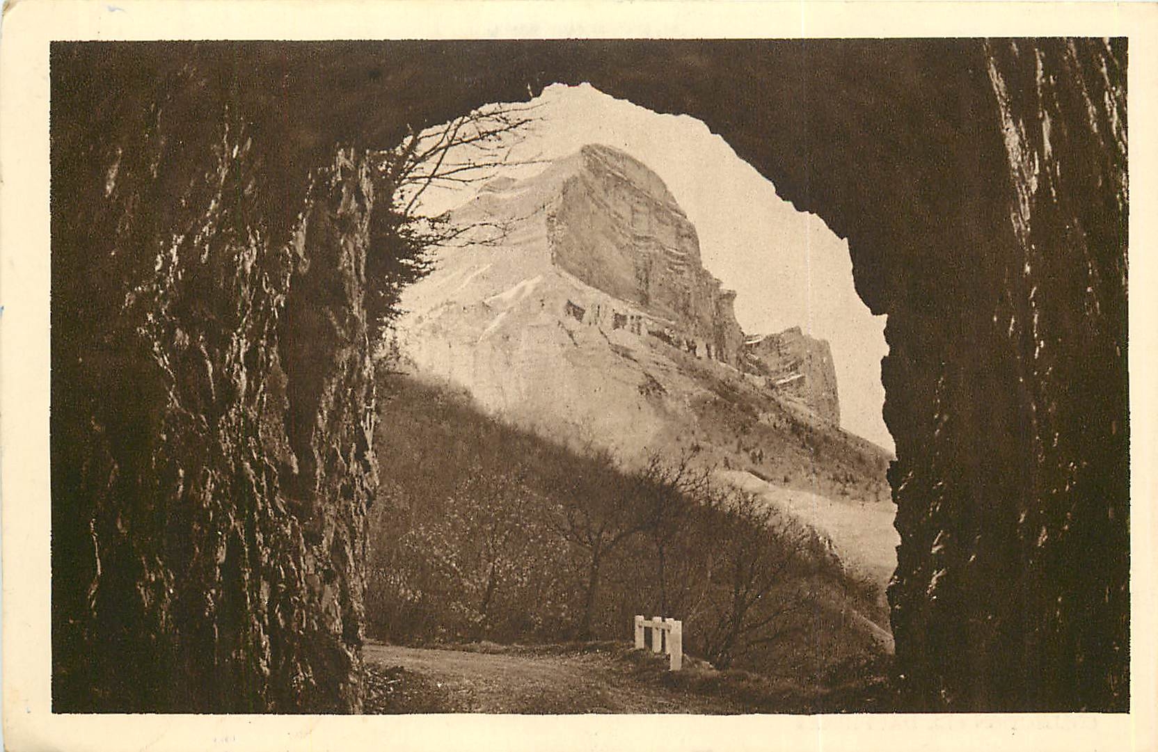 CPA Route de St Pancrass Sortie du Tunnel et la Dent de Grottes