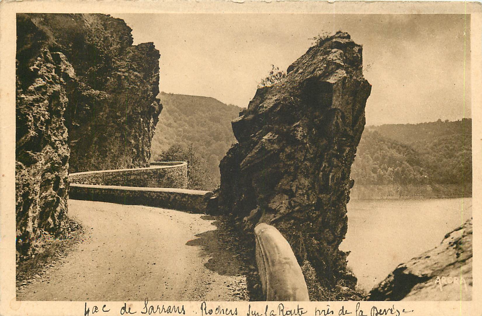 CPA Lac de Sarrans (Barrage de la Truyere) Rochers pres la Deveze