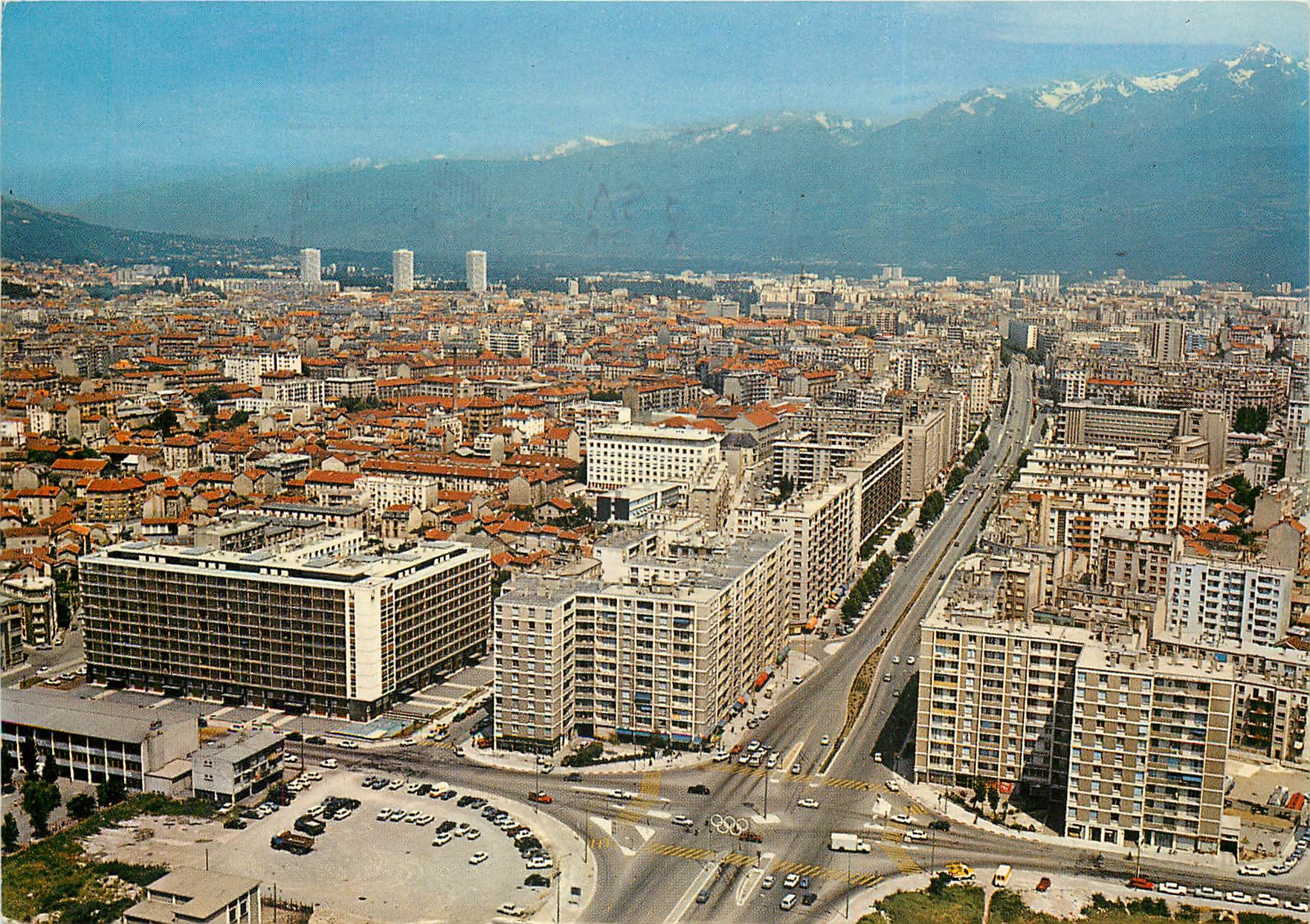 CPSM Grenoble vue generale les grands boulevards et la chaine de Belledonne