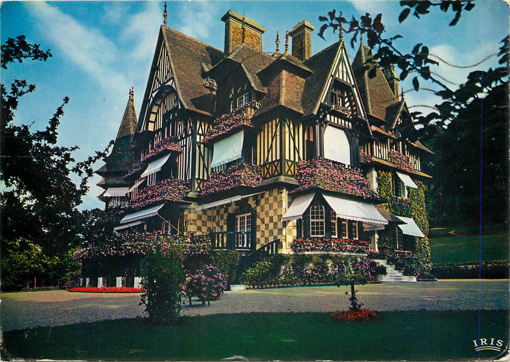 CPSM Deauville Plage fleurie la ferme du Coteau (Styl Normand)