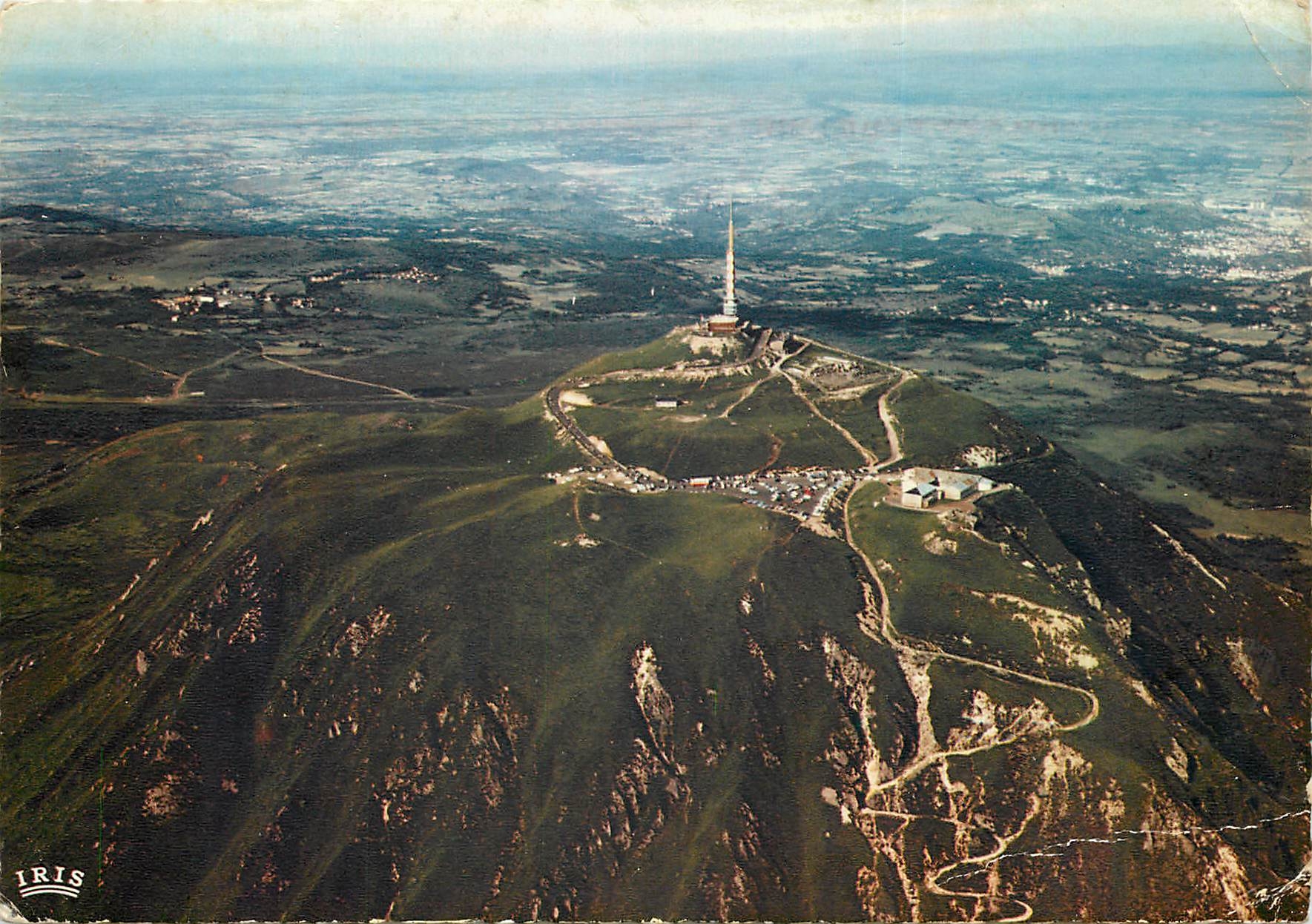 CPSM En avion sur le Puy de Dome (1465 m) La voie romaine ou sentier des pieton