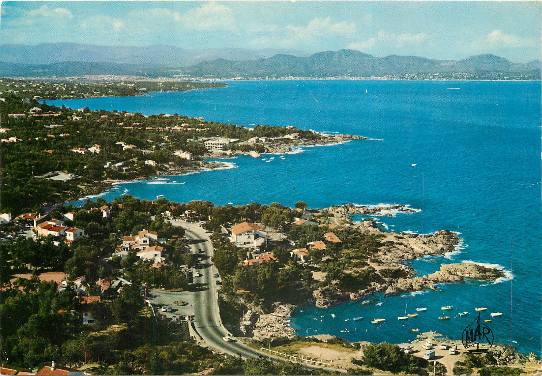 CPSM La Cote D'Azur Les Issambres (Var) Le Village Provencal