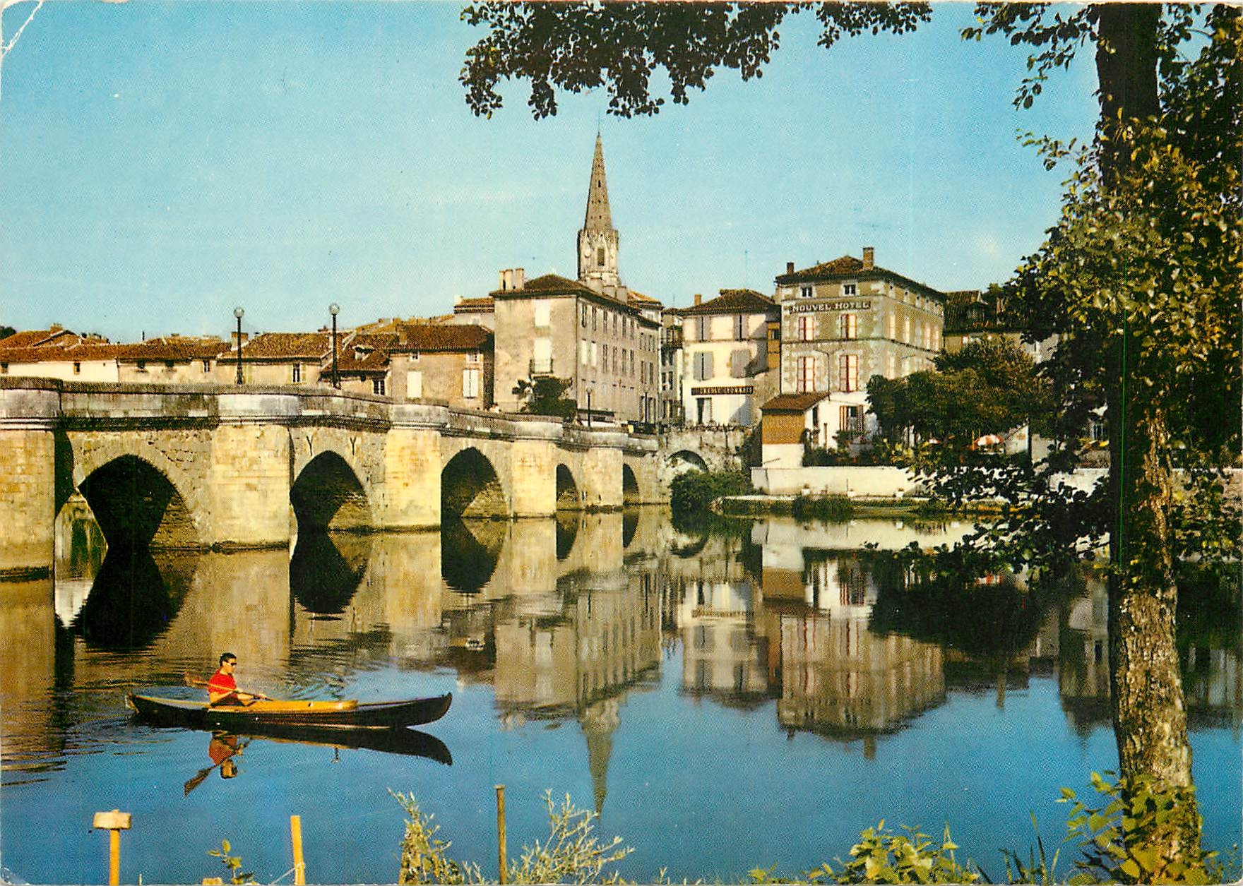 CPSM Vallee de la Vienne Le Pont Vieux de Confolens (XIIe s)