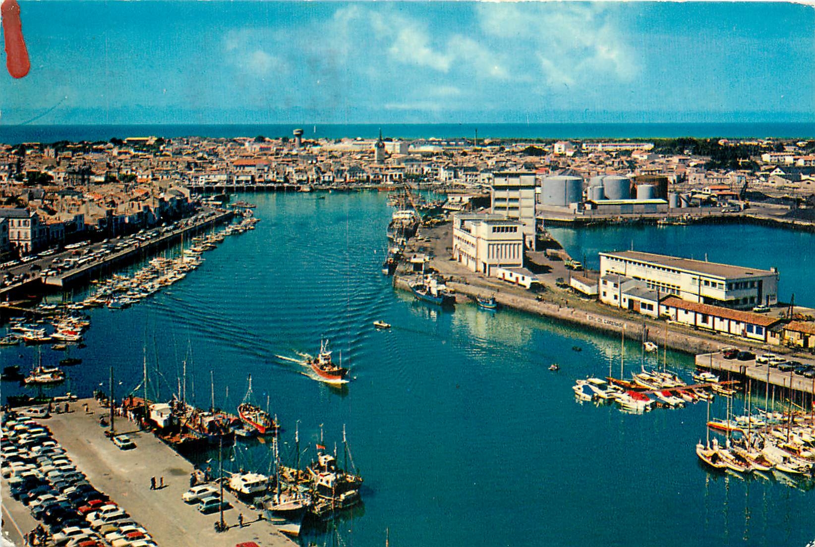 CPSM Les Sables d'Olonne (Vendee) le port