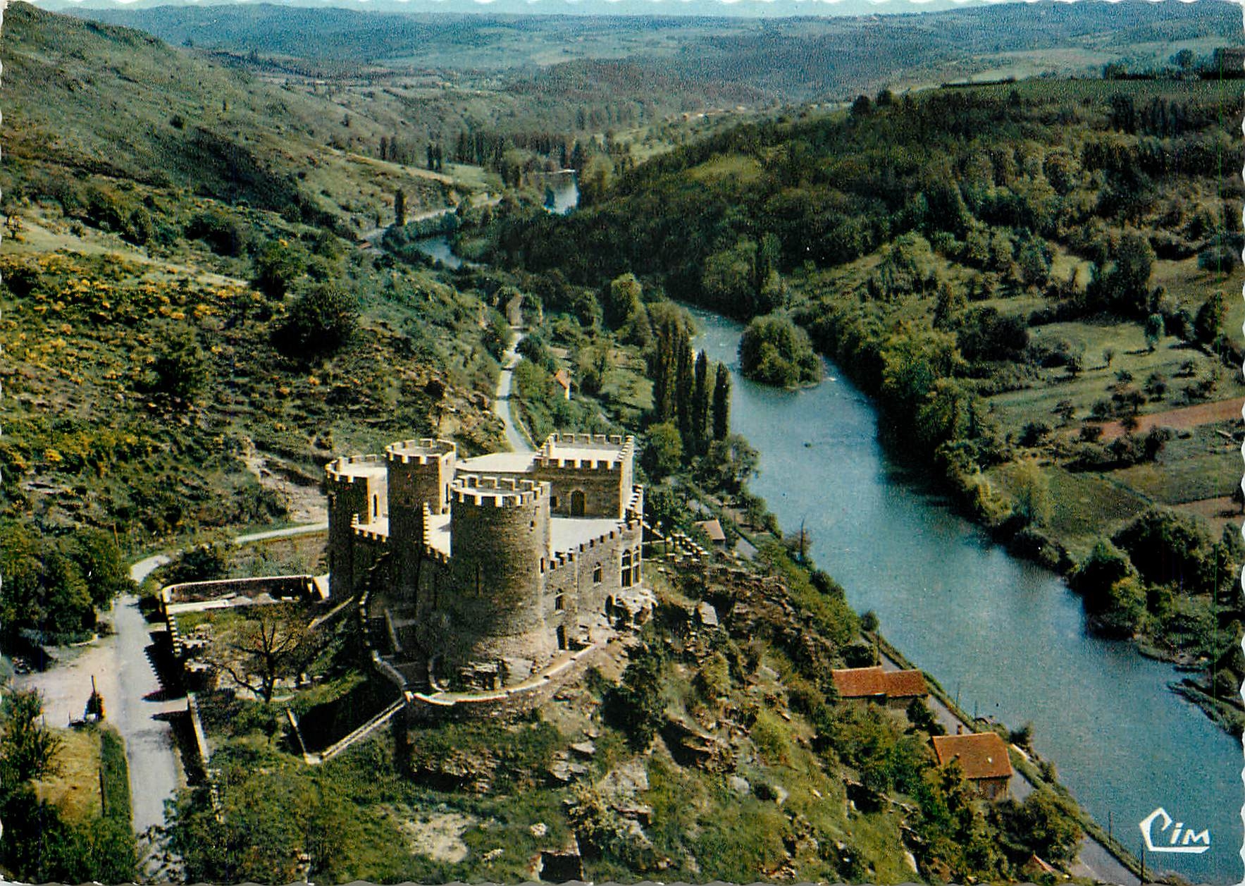 CPSM Vallee de la Sioule (Allier) Chateau Feodal de Chouvigny (XIIIe) Ancien fief de la Famille Lafa