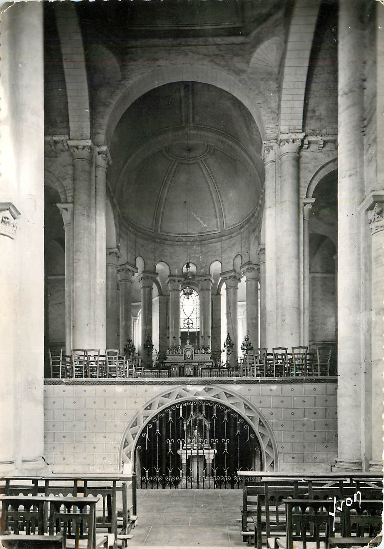 CPSM Poitiers (Vienne) Interieur de l'Eglise St Hilaire le Grand (X e XIe s)