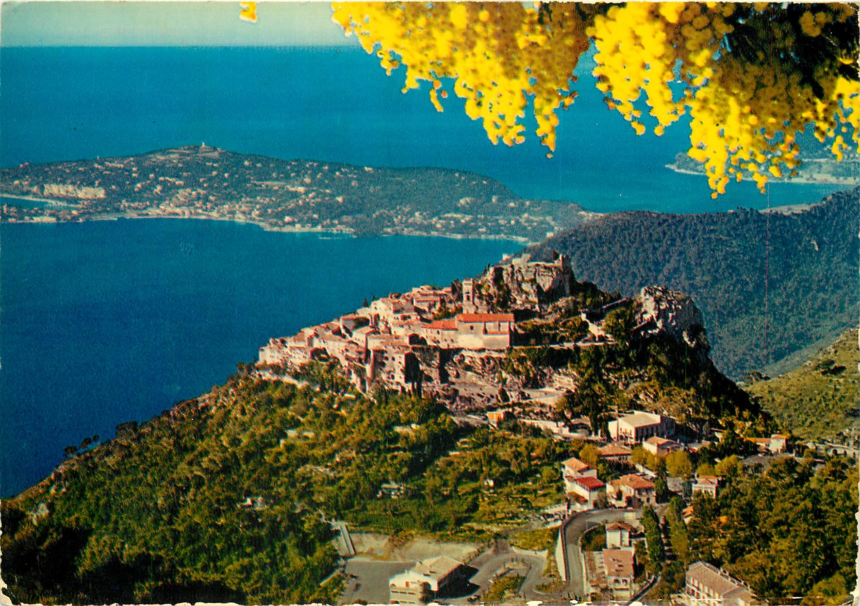 CPSM Carrefour Mondial du Tourisme Eze Vue generale sur le village perche et sur le Cap Ferrat