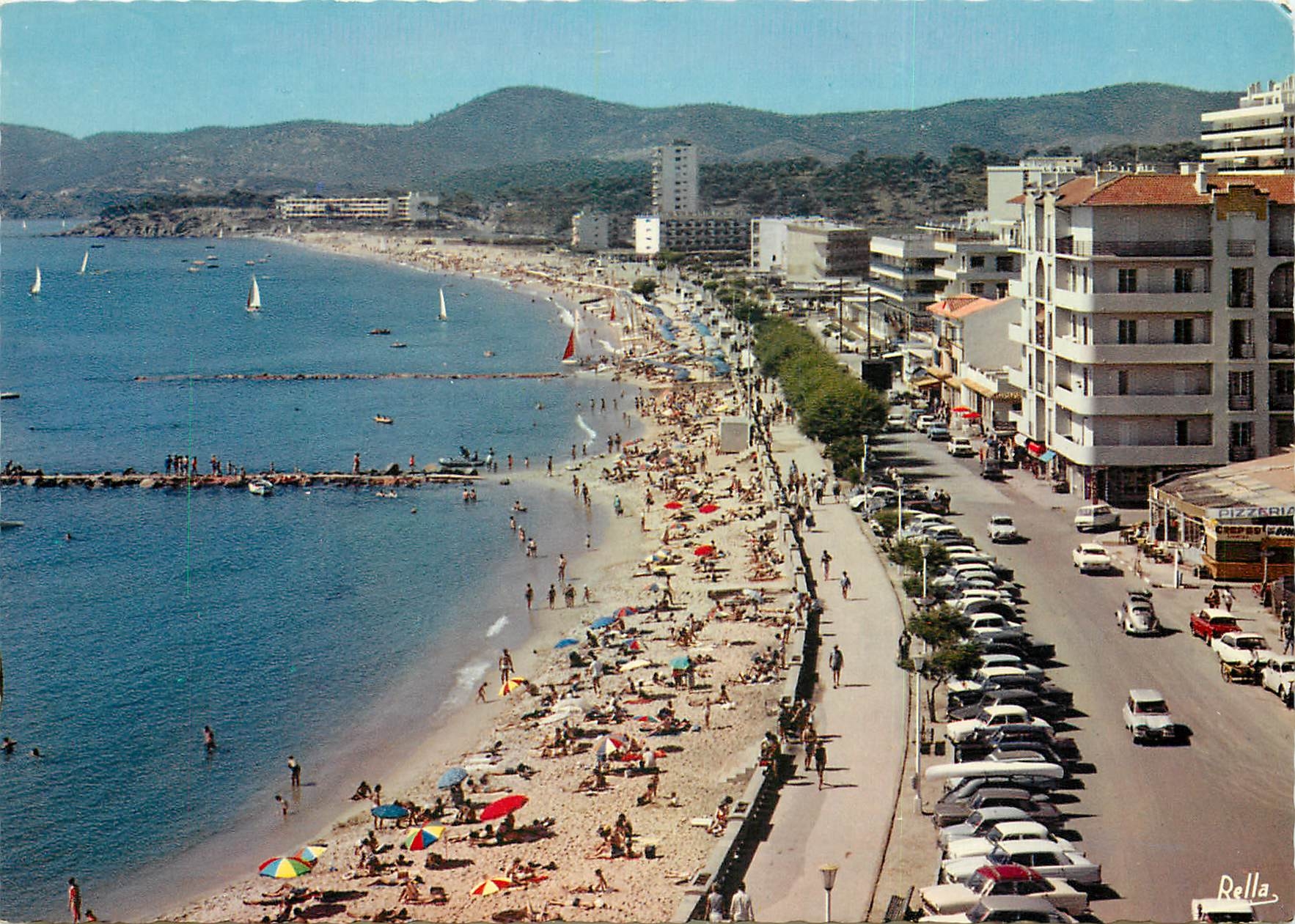 CPSM La Cote  des Maures Le Lavandou (Var) La Plage
